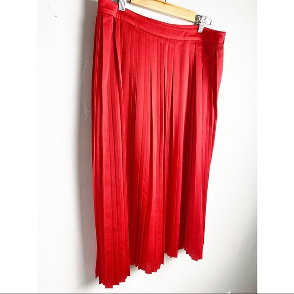 Banana Republic Red Pleated Midi Skirt women's size 10 - Picture 3 of 6